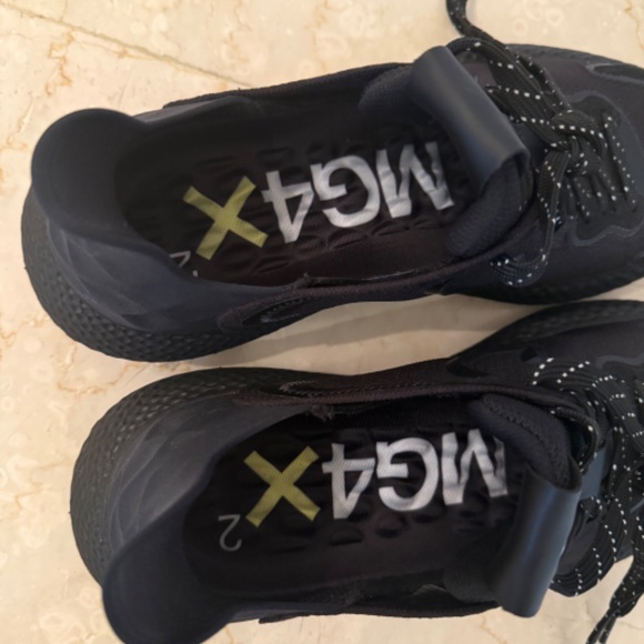 Athletic_Shoes